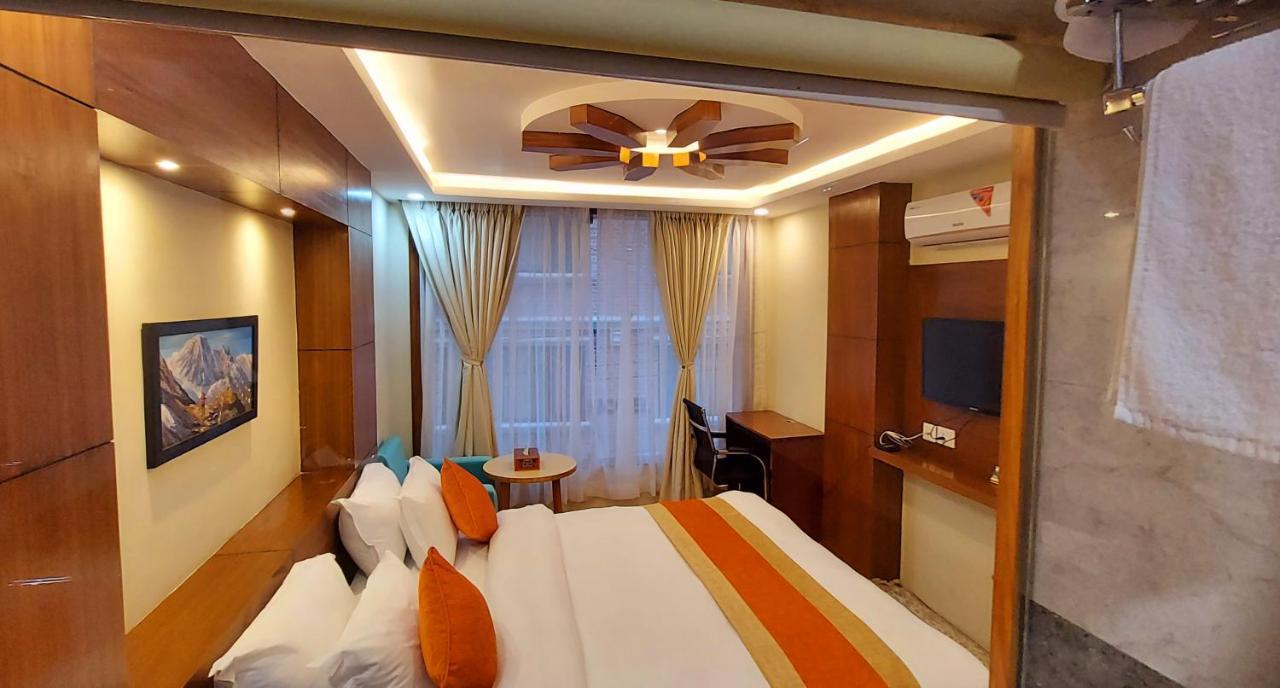 Hotel Yakroo Manang Катманду Екстериор снимка