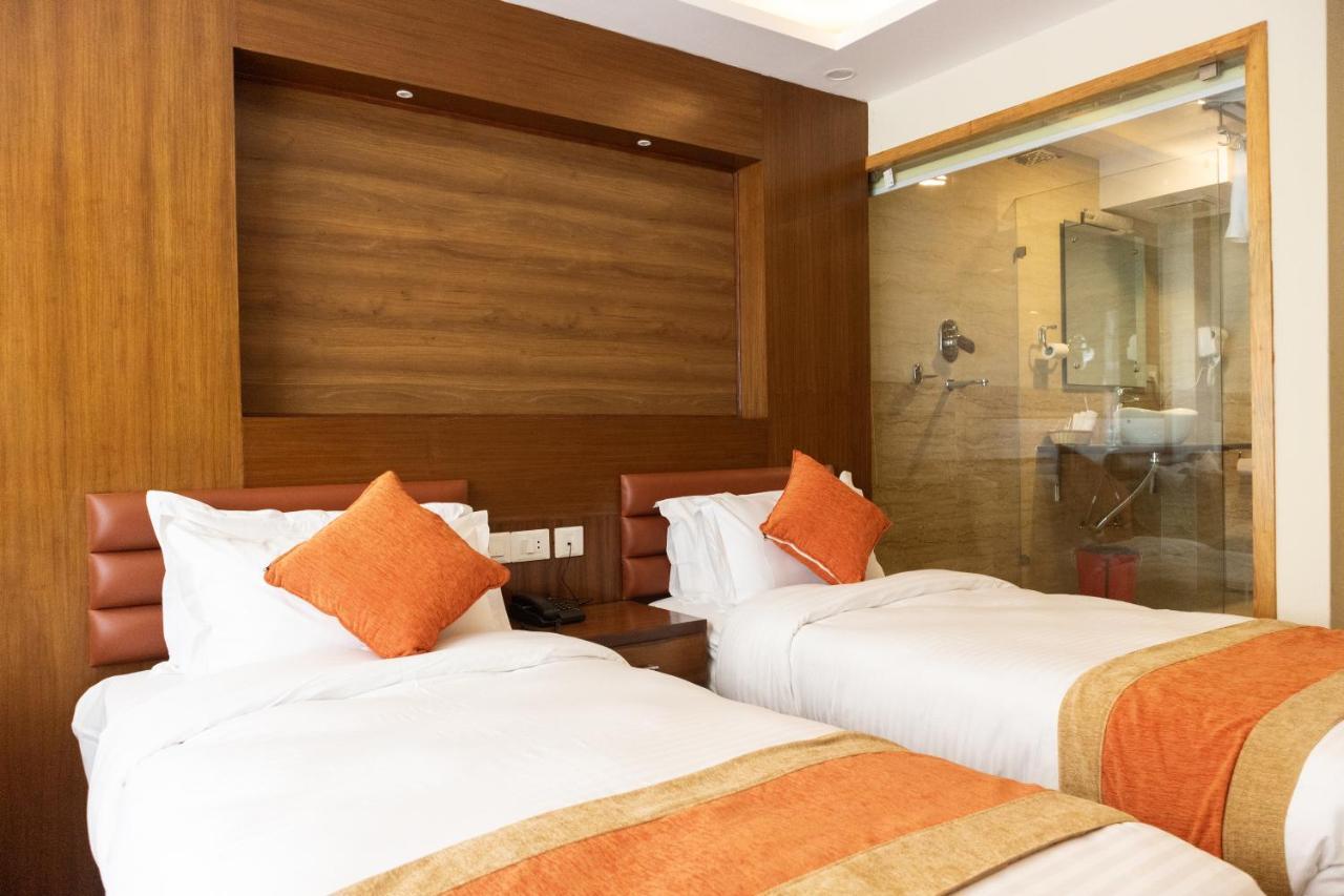 Hotel Yakroo Manang Катманду Екстериор снимка