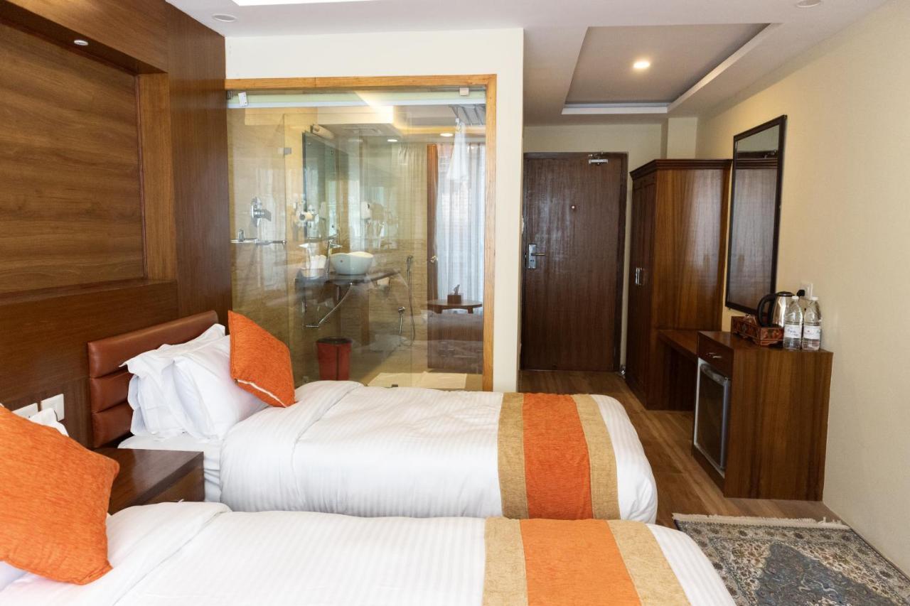 Hotel Yakroo Manang Катманду Екстериор снимка