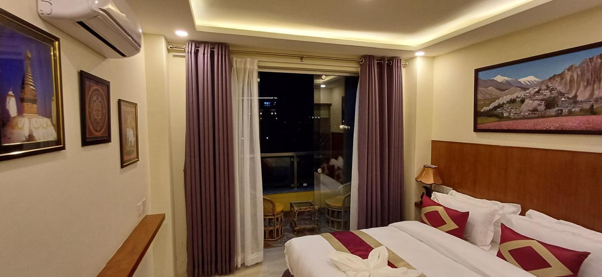Hotel Yakroo Manang Катманду Екстериор снимка