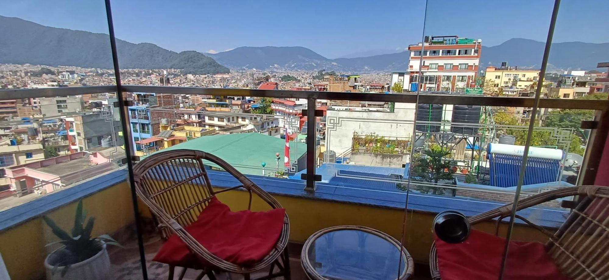 Hotel Yakroo Manang Катманду Екстериор снимка