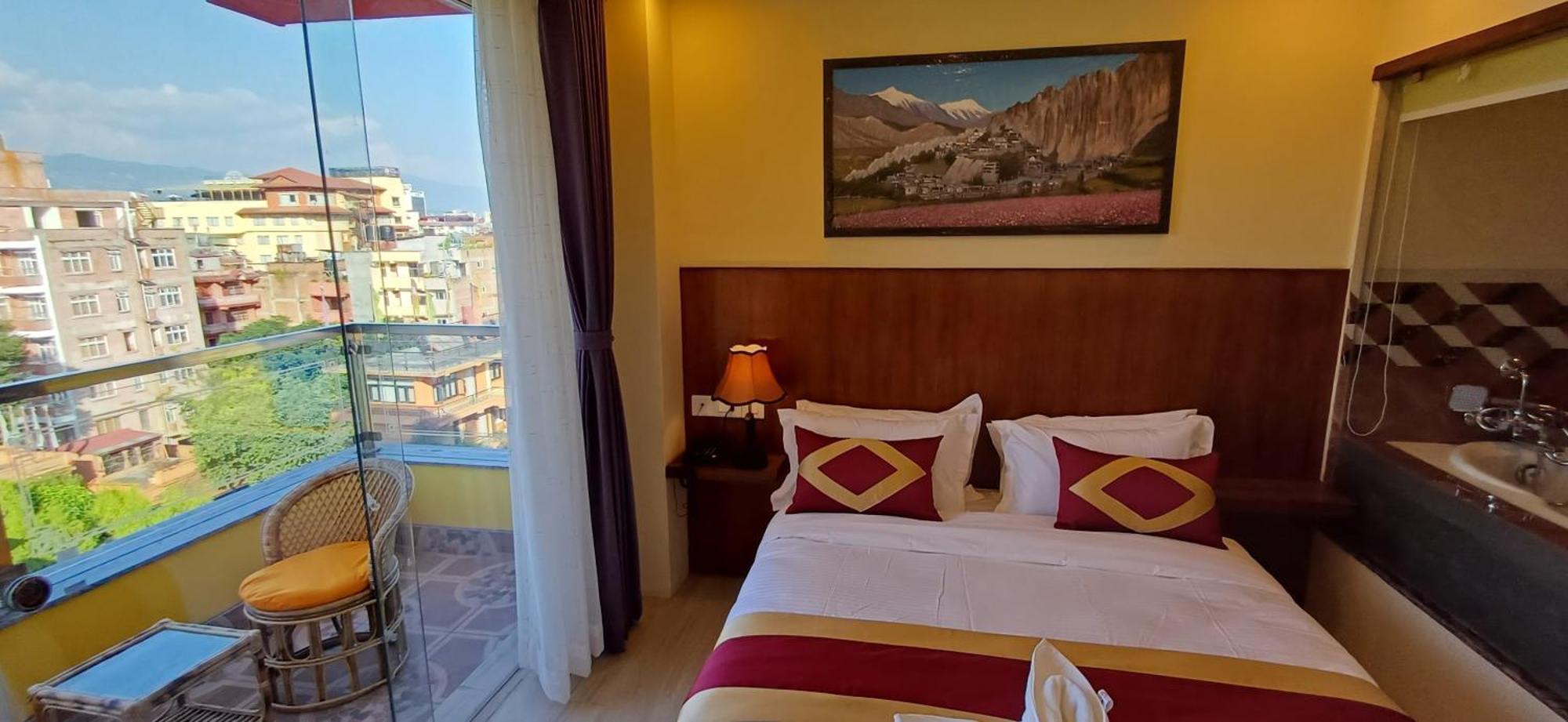 Hotel Yakroo Manang Катманду Екстериор снимка