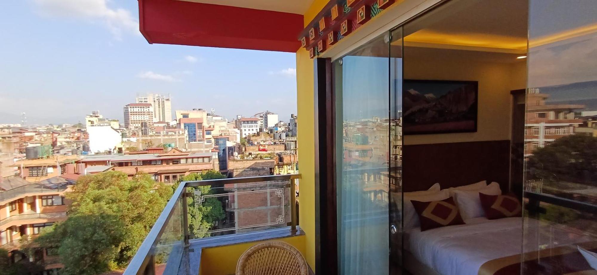 Hotel Yakroo Manang Катманду Екстериор снимка