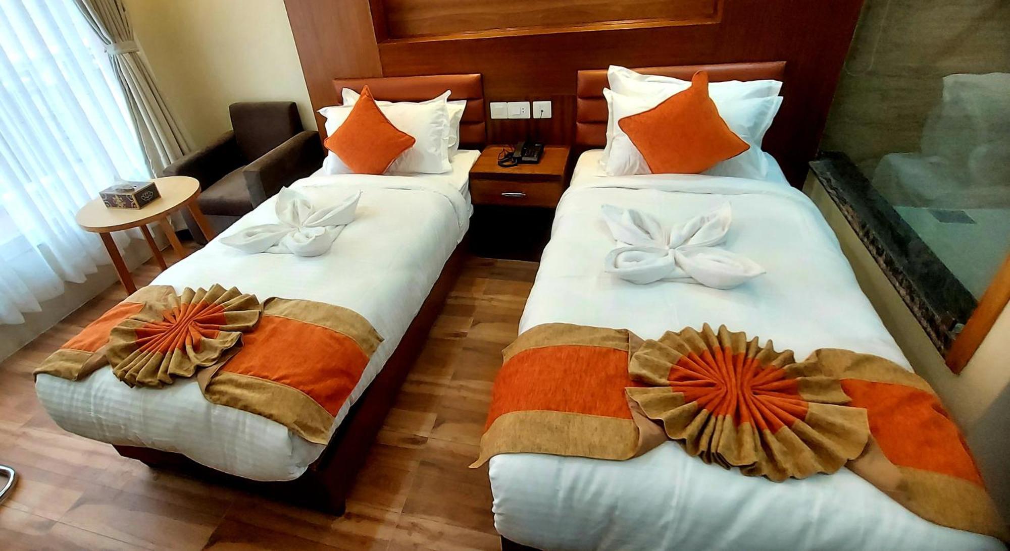 Hotel Yakroo Manang Катманду Екстериор снимка