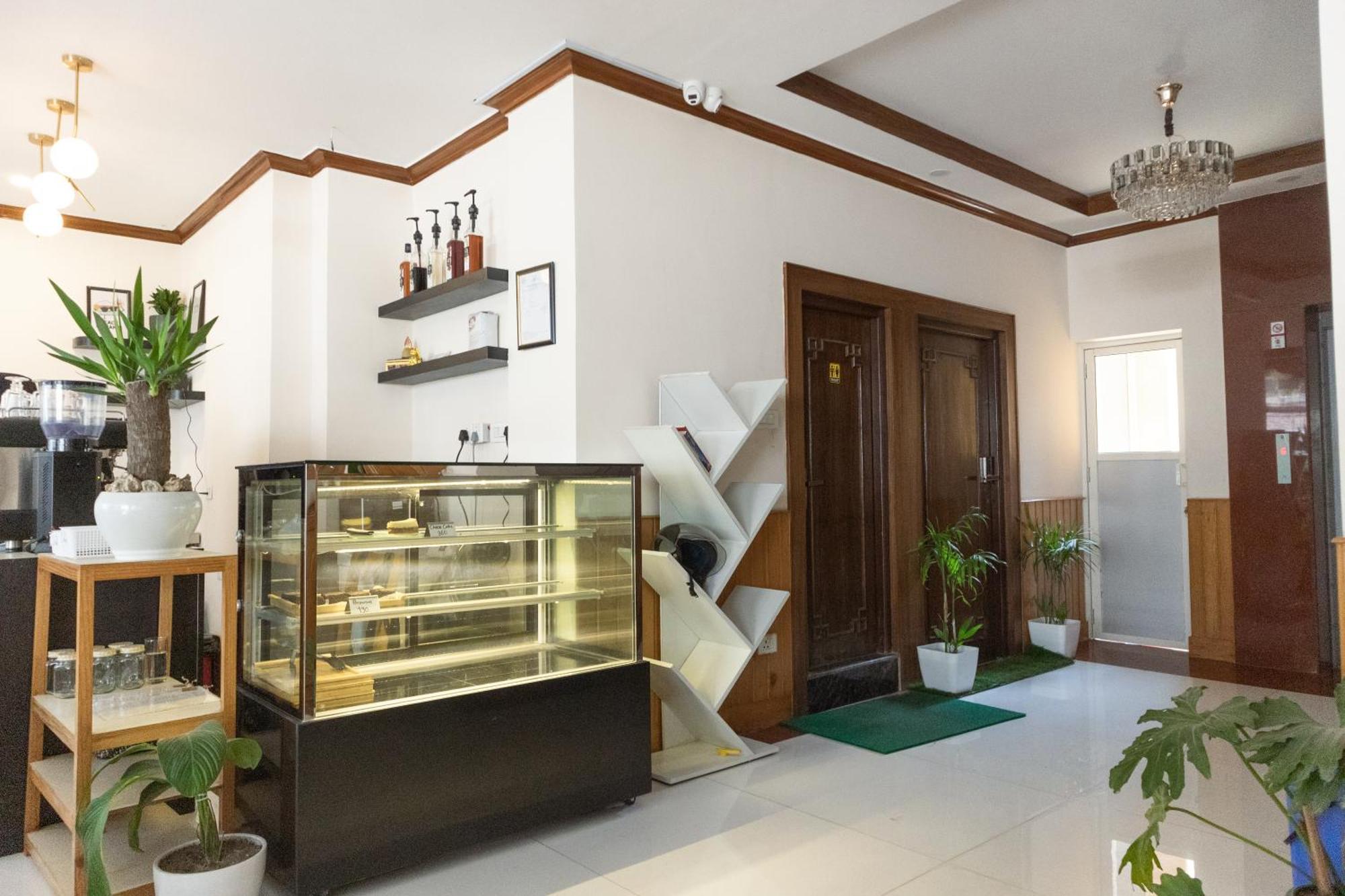 Hotel Yakroo Manang Катманду Екстериор снимка