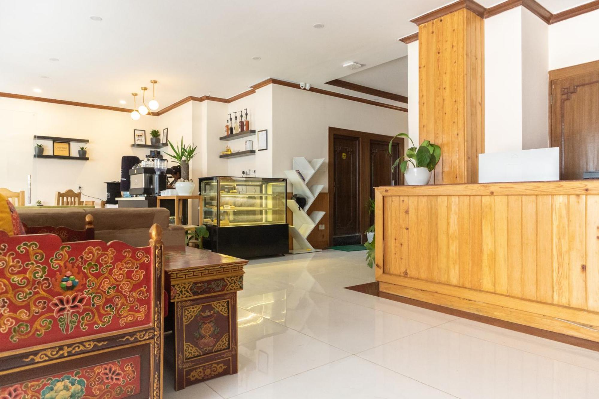 Hotel Yakroo Manang Катманду Екстериор снимка