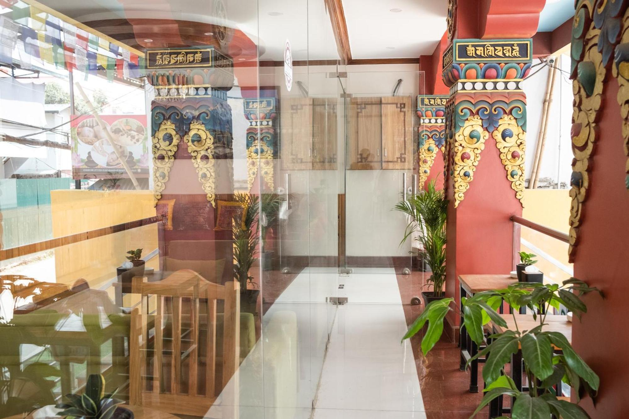 Hotel Yakroo Manang Катманду Екстериор снимка