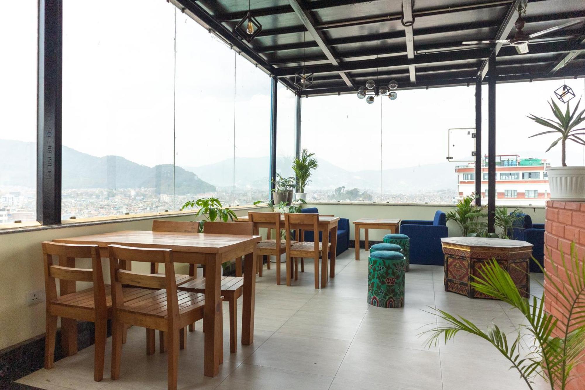 Hotel Yakroo Manang Катманду Екстериор снимка
