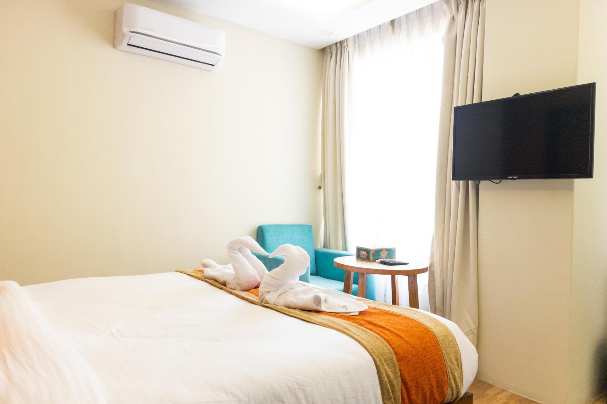 Hotel Yakroo Manang Катманду Екстериор снимка