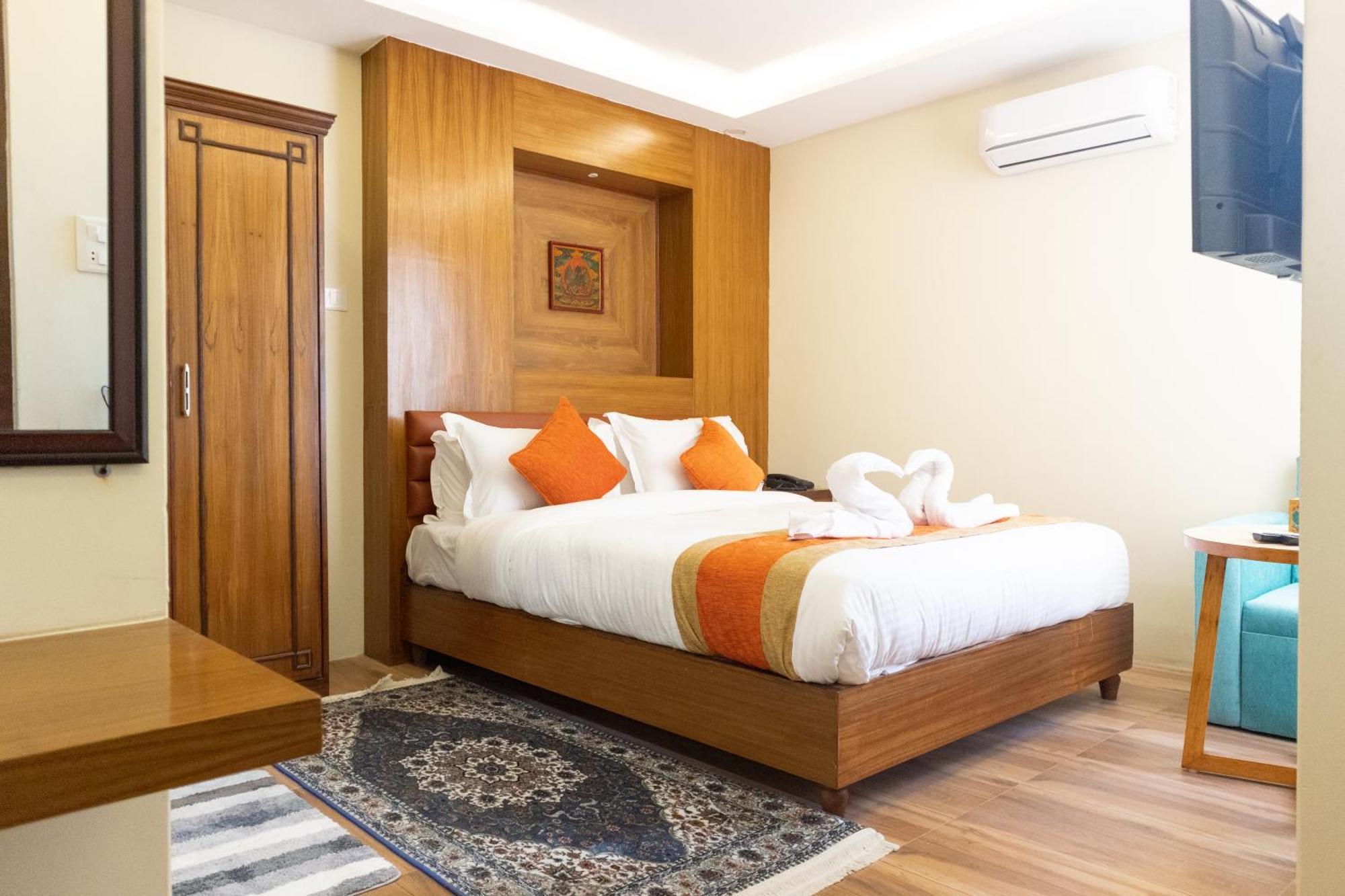 Hotel Yakroo Manang Катманду Екстериор снимка