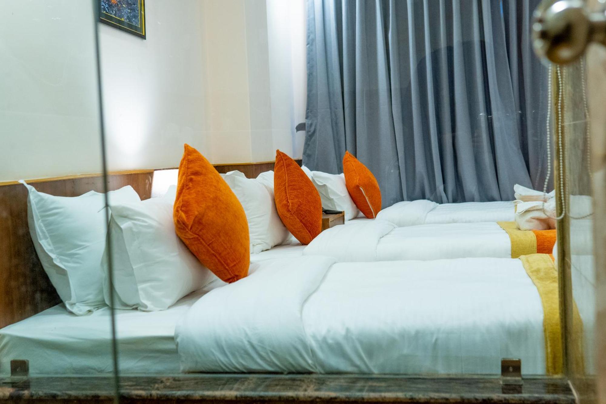 Hotel Yakroo Manang Катманду Екстериор снимка